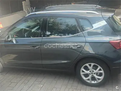 Usado Seat Arona FR 110 CV (80 kW) 2024 Gris / plata SUV