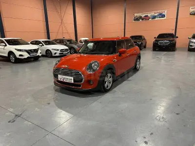 Usado Mini Cooper 136 CV (100 kW) 2020 Naranja Utilitario