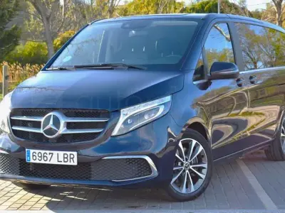 Usado Mercedes V300 Avantgarde 239 CV (175 kW) 2019 Azul Monovolumen