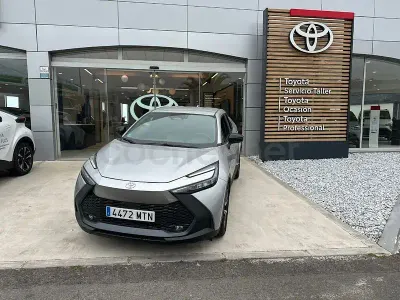 Usado Toyota C-HR Advance 140 HP (102 kW) 2024 Cinzento SUV