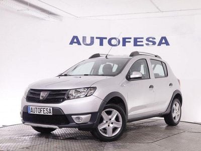 Usado Dacia Sandero Stepway 90 CV (66 kW) 2015 Plata Utilitario