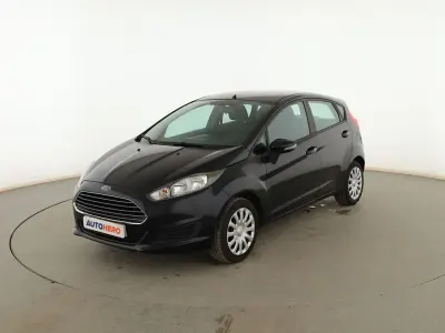 Usado Ford Fiesta Trend 82 CV (60 kW) 2015 Negro Utilitario
