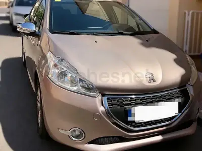 Usado Peugeot 208 Style 82 CV (60 kW) 2014 Gris Utilitario
