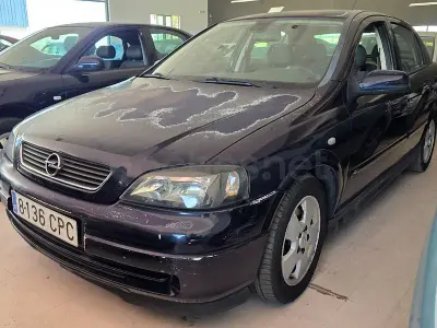 Usado Opel Astra Edition 100 CV (73 kW) 2003 Azul Berlina