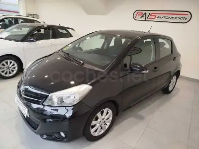 Usado Toyota Yaris Active 90 CV (66 kW) 2012 Blanco Utilitario