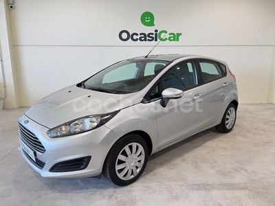 Gris / plata Usado 2015 Ford Fiesta Trend Utilitario | 7600 € (Precio justo)