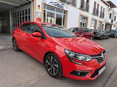 Usado Renault Mégane IV Zen 110 CV (80 kW) 2017 Rojo Utilitario