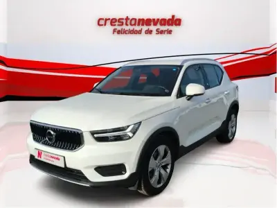 Begagnad Volvo XC40 Momentum 163 HK (119 kW) 2021 Vit SUV
