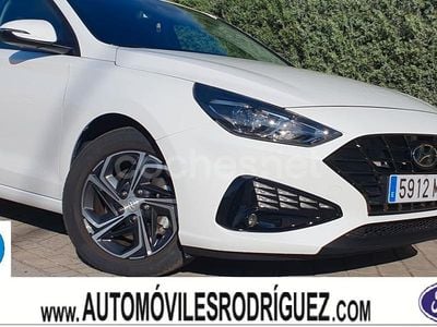 Usado Hyundai i30 120 CV (88 kW) 2022 Blanco Berlina