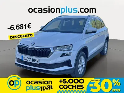 Usado Skoda Karoq Selection 115 CV (84 kW) 2024 Blanco SUV