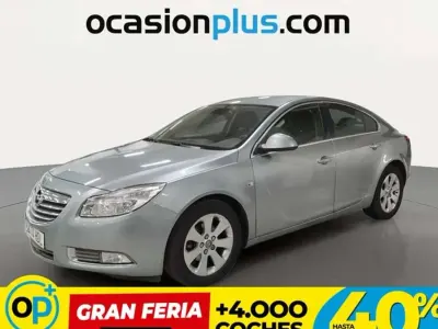 Usado Opel Insignia Edition 140 CV (102 kW) 2011 Plateado Berlina
