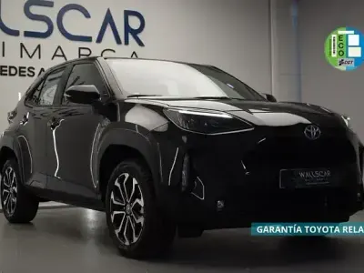 Usado Toyota Yaris Hybrid Connect Style 115 CV (84 kW) 2022 Negro