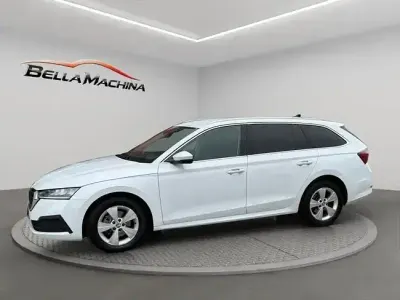 Usado Skoda Octavia 110 CV (80 kW) 2021 Blanco Familiar