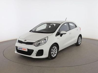 Blanco Usado 2015 Kia Rio Berlina | 7899 € (Precio justo)