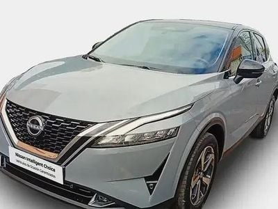 Usado Nissan Qashqai N-Connecta 140 CV (102 kW) 2023 Katana grey con techo midnight SUV