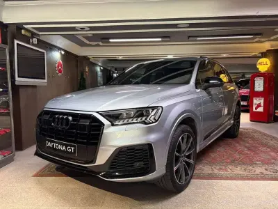 Usado Audi Q7 S-Line 286 CV (210 kW) 2023 Gris / plata SUV