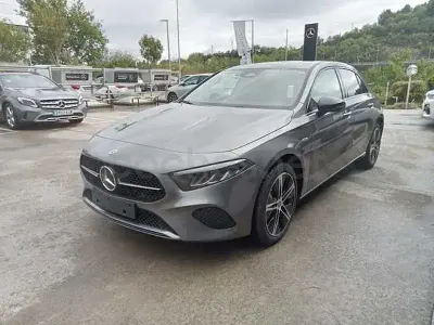 Usado Mercedes A250 218 CV (160 kW) 2026 Gris / plata Berlina