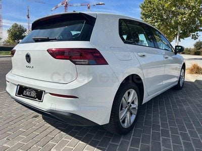 Usado VW Golf VIII Life 115 CV (84 kW) 2022 Blanco Berlina