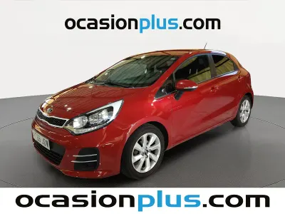 Usado Kia Rio 84 CV (61 kW) 2015 Rojo Utilitario