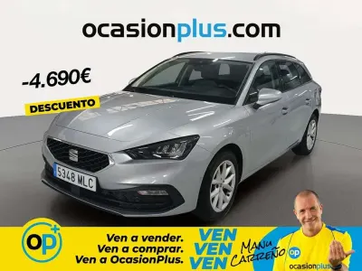 Usado Seat Leon ST Style 131 CV (96 kW) 2023 Plateado Familiar