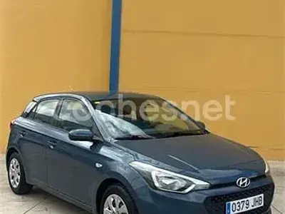 Usado Hyundai i20 84 CV (61 kW) 2015 Azul Berlina