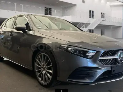 Usado Mercedes A250 218 CV (160 kW) 2023 Gris / plata Berlina