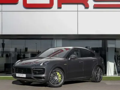Usado Porsche Cayenne 462 CV (339 kW) 2022 Gris / plata SUV