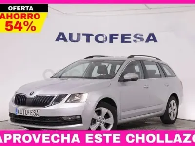 Usado Skoda Octavia 130 CV (95 kW) 2020 Gris / plata Familiar