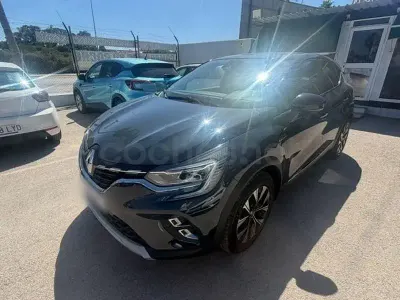 Usado Renault Captur Techno 90 CV (66 kW) 2023 Gris / plata SUV
