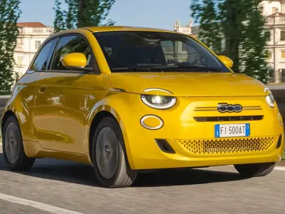 Usado Fiat 500 71 CV (52 kW) 2023 Gris Utilitario