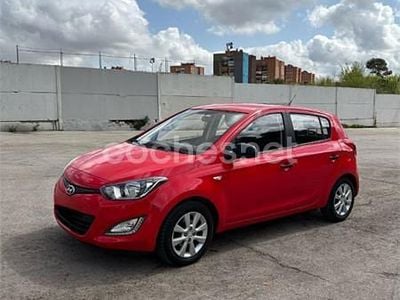 Usado Hyundai i20 85 CV (62 kW) 2013 Rojo Utilitario
