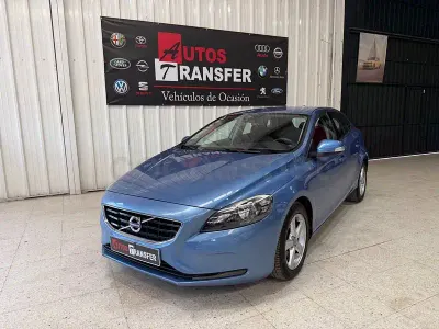 Usado Volvo V40 Kinetic 120 CV (88 kW) 2016 Azul Berlina
