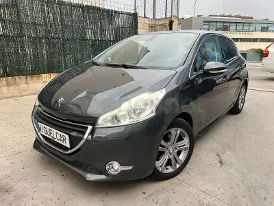 Usado Peugeot 208 Access 82 CV (60 kW) 2014 Gris / plata Utilitario