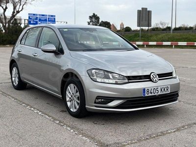 Usado VW Golf VII Business 110 CV (80 kW) 2018 Gris / plata Berlina
