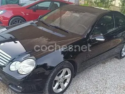 Usado Mercedes C200 163 CV (119 kW) 2004 Negro Berlina