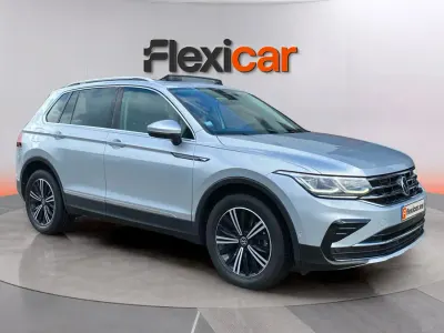Usado VW Tiguan Life 150 CV (110 kW) 2021 Gris SUV