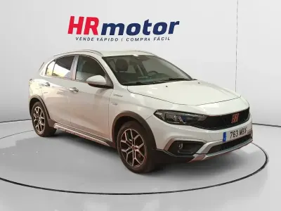 Usado Fiat Tipo Cross 130 CV (95 kW) 2022 Blanco Berlina