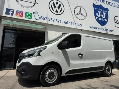Usado Renault Trafic 120 CV (88 kW) 2021 Blanco Monovolumen