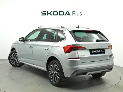 Usado Skoda Kamiq Ambition 110 CV (80 kW) 2021 Gris plata SUV