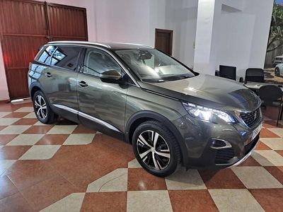 Usado Peugeot 5008 Allure 130 CV (95 kW) 2020 Verde metalizado Monovolumen
