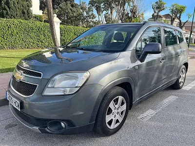 Usado Chevrolet Orlando LTZ 141 CV (103 kW) 2011 Gris Monovolumen