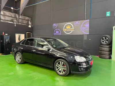 Usado VW Jetta Advance 140 CV (102 kW) 2007 Negro Berlina