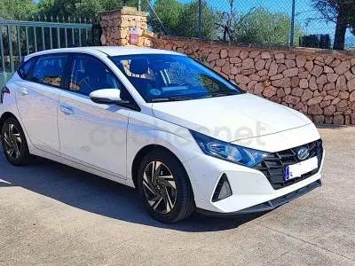 Usado Hyundai i20 84 CV (61 kW) 2022 Blanco Utilitario