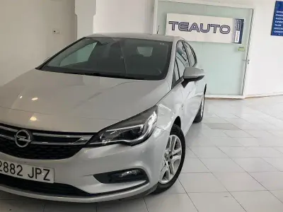 Usado Opel Astra Excellence 110 CV (80 kW) 2016 Gris / plata Berlina