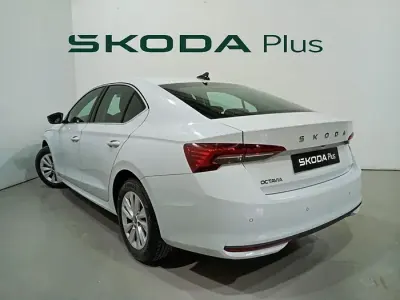 Usado Skoda Octavia Selection 150 CV (110 kW) 2025 Blanco Utilitario