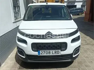 Usado Citroën Berlingo Feel 130 CV (95 kW) 2021 Blanco Monovolumen