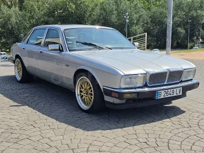 Usado Jaguar XJ6 Sovereign 220 CV (161 kW) 1987 Gris / plata Berlina