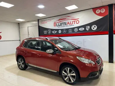 Usado Peugeot 2008 Allure 100 CV (73 kW) 2015 Naranja SUV