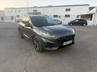 Usado Ford Kuga ST-Line 150 CV (110 kW) 2021 Gris / plata SUV