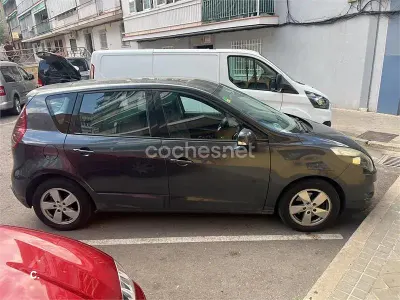 Usado Renault Scénic III Expression 105 CV (77 kW) 2009 Gris / plata Monovolumen